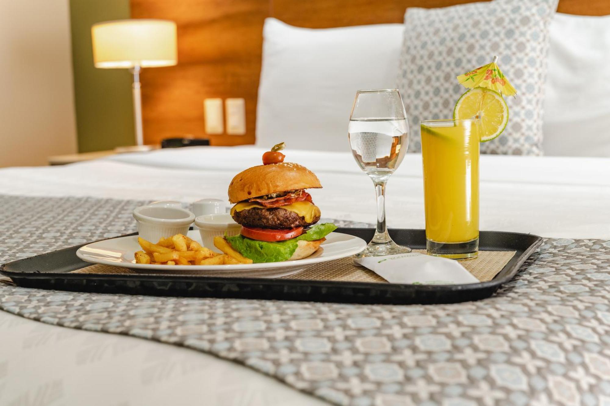 Wyndham Garden Guayaquil Hotel Екстериор снимка
