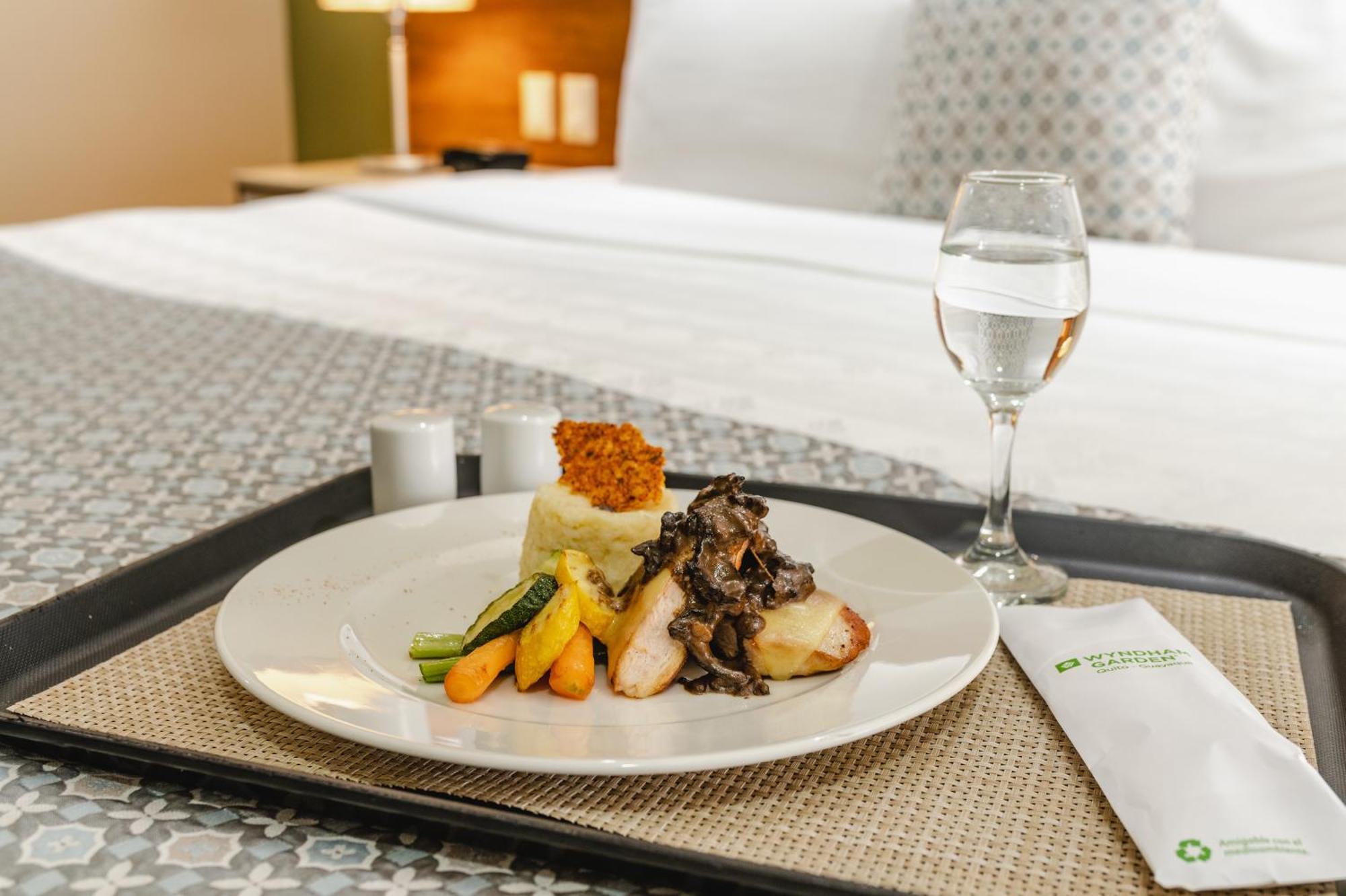 Wyndham Garden Guayaquil Hotel Екстериор снимка