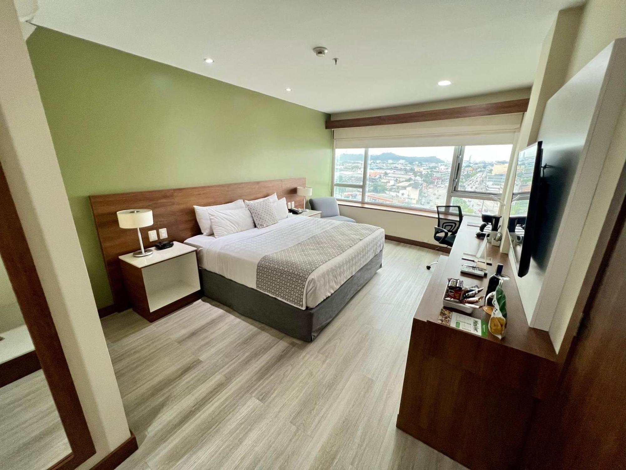 Wyndham Garden Guayaquil Hotel Екстериор снимка