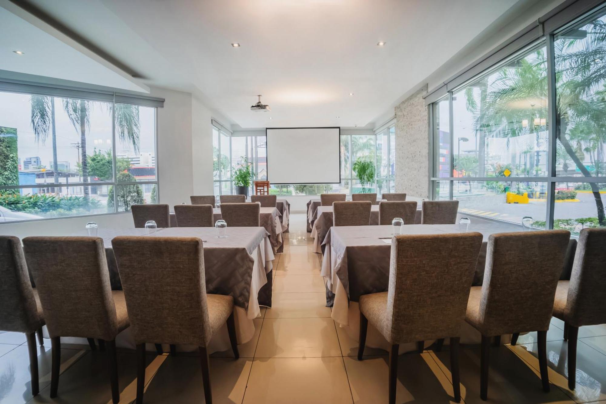 Wyndham Garden Guayaquil Hotel Екстериор снимка