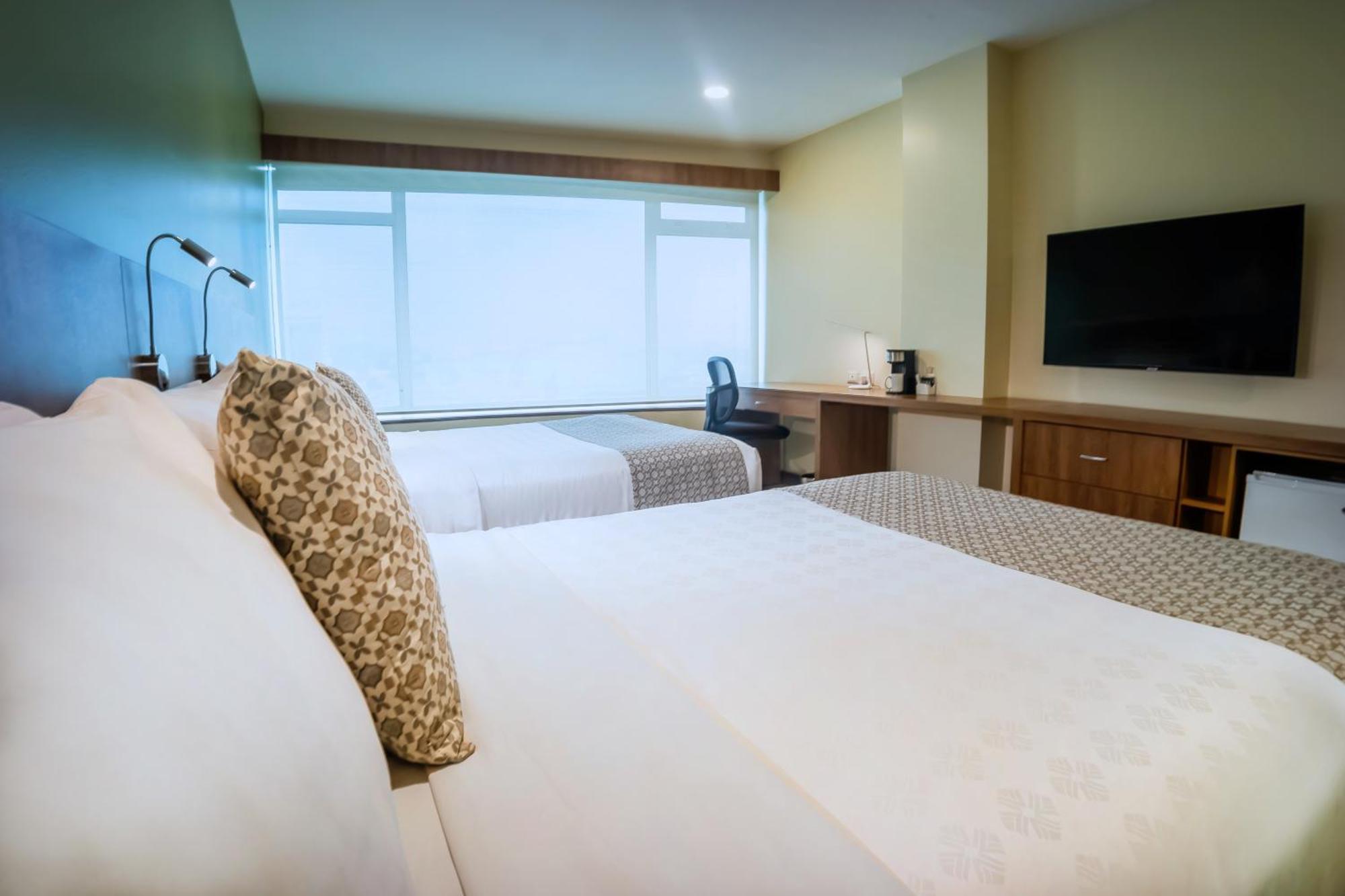 Wyndham Garden Guayaquil Hotel Екстериор снимка