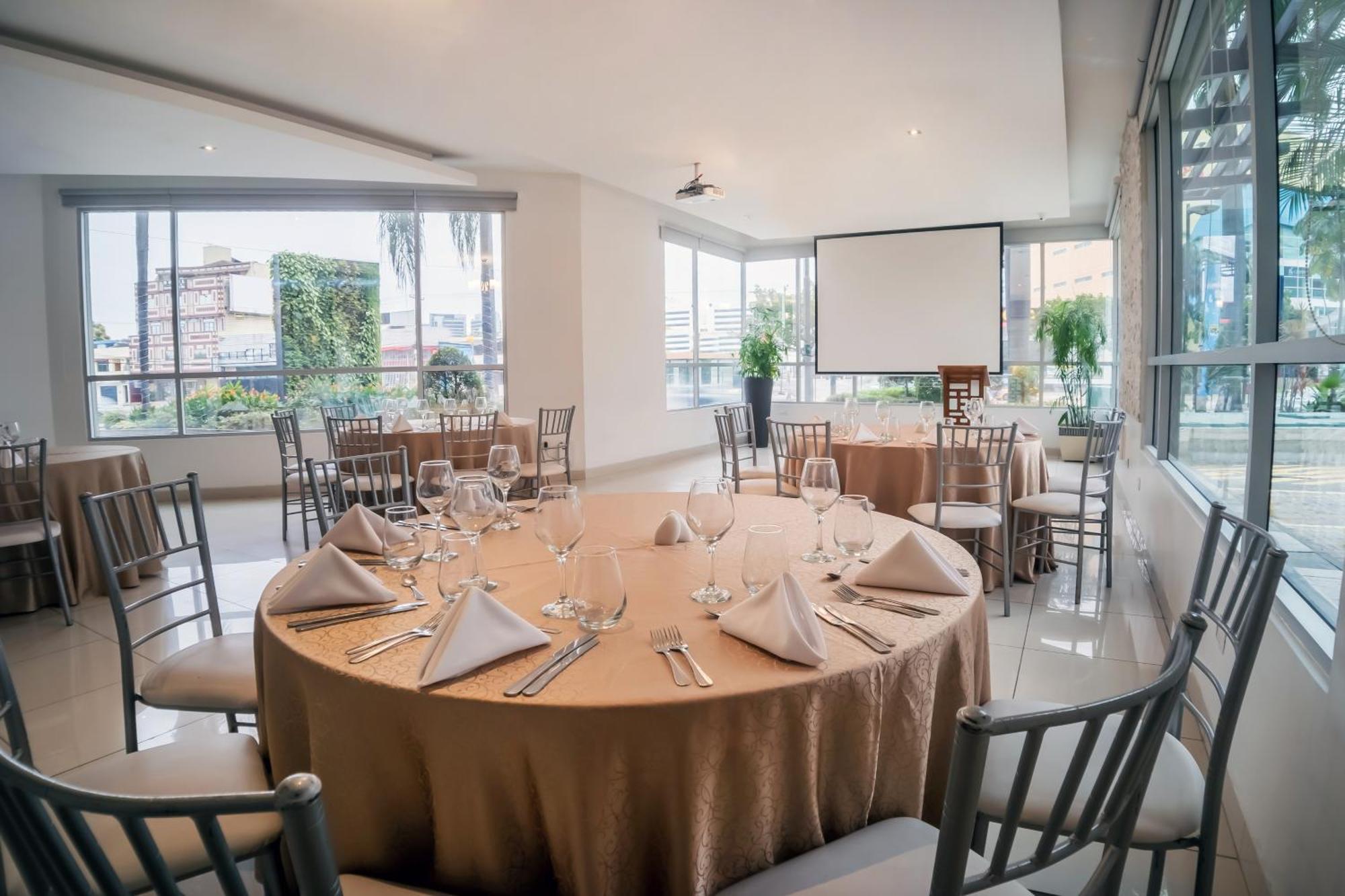 Wyndham Garden Guayaquil Hotel Екстериор снимка